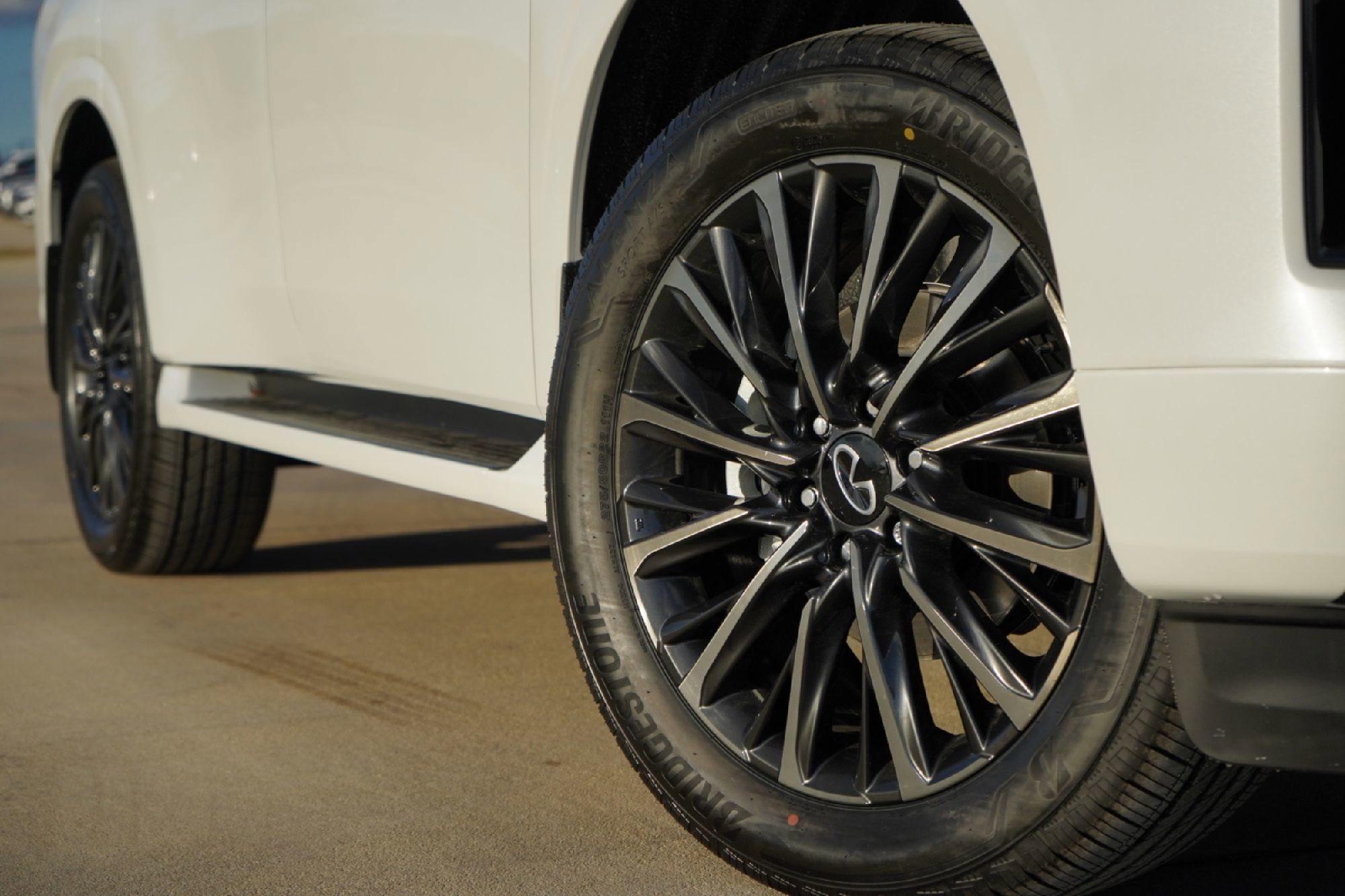 New 2026 INFINITI QX80 Autograph w/ Premium Cargo Package image 2