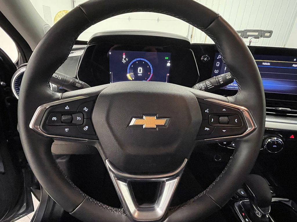 Used 2024 Chevrolet Trax LT w/ Sunroof Package image 30