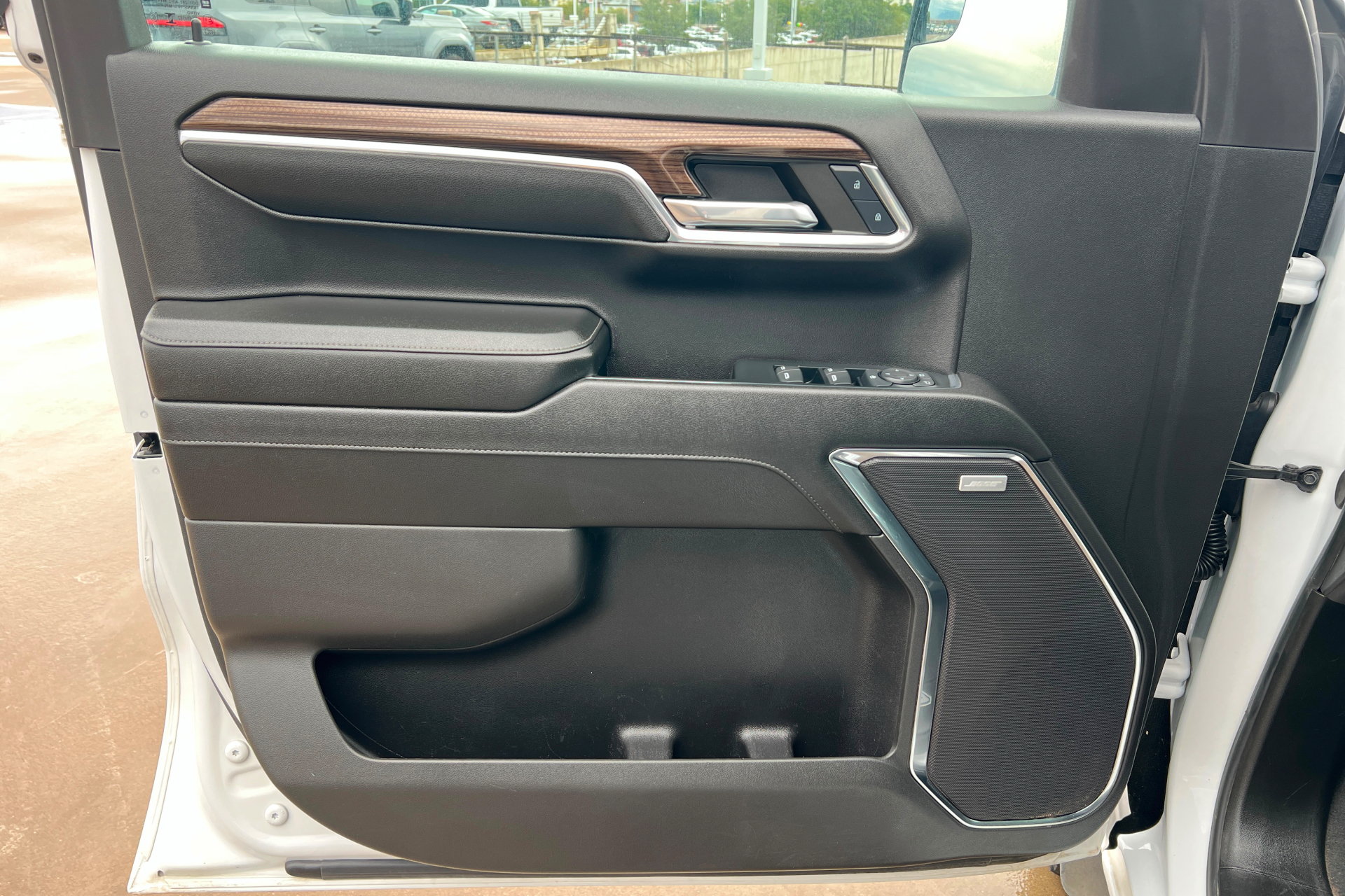 Used 2024 Chevrolet Silverado 1500 LT Trail Boss w/ Convenience Package II AWD/4WD image 15