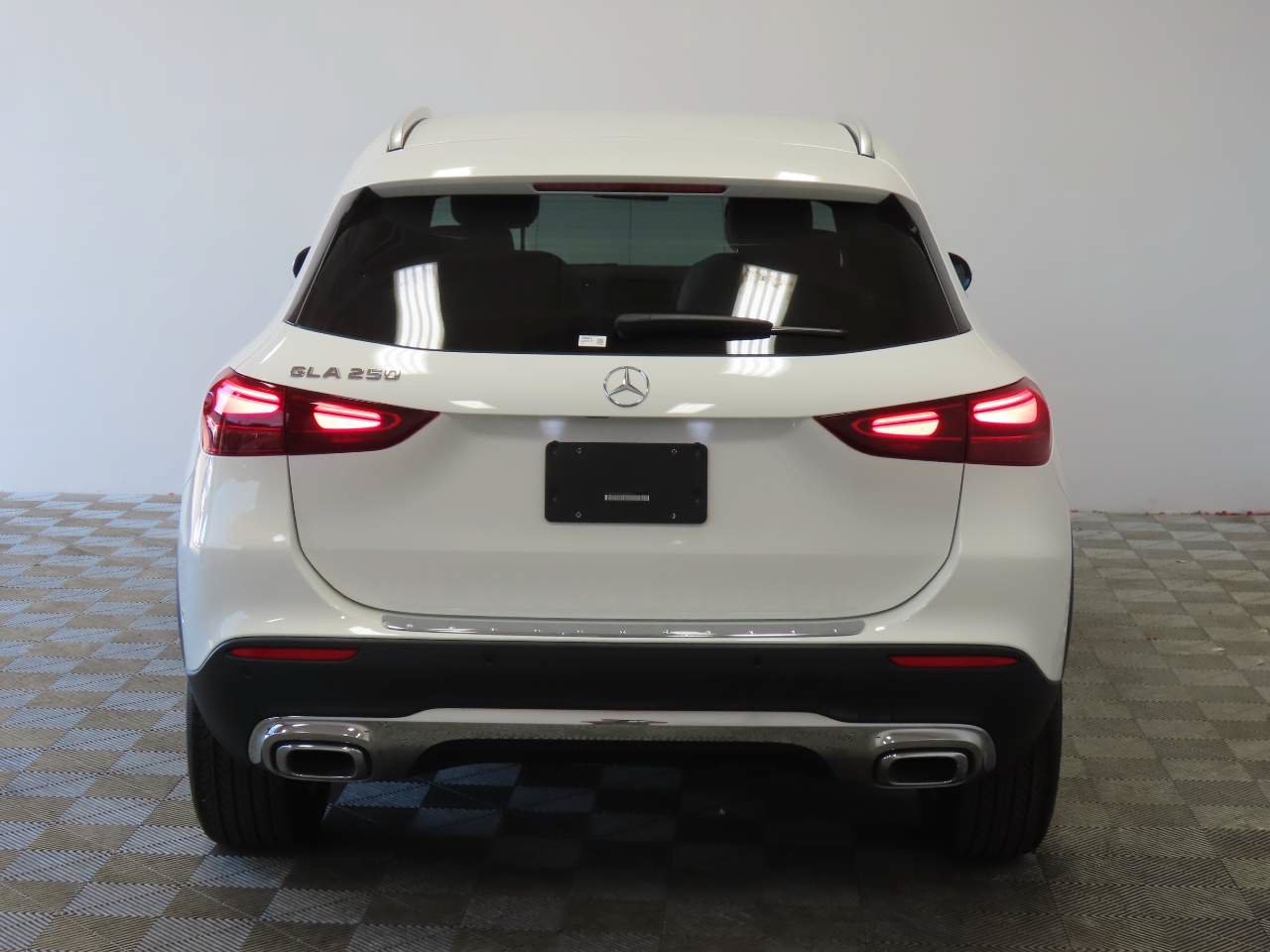 Used 2025 Mercedes-Benz GLA 250 image 4
