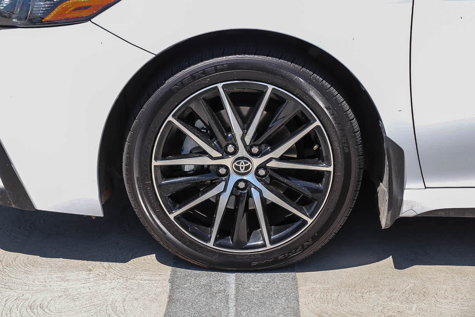 Used 2022 Toyota Camry SE FWD image 11