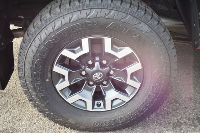 Used 2018 Toyota Tacoma TRD Off-Road w/ Technology Package AWD/4WD image 44