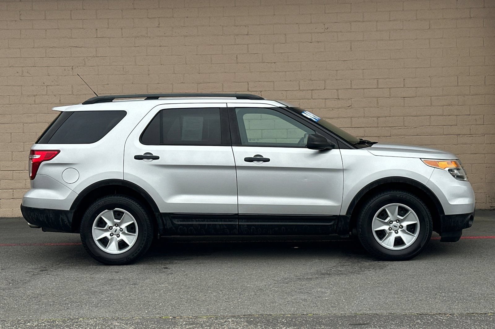 Used 2014 Ford Explorer FWD image 3