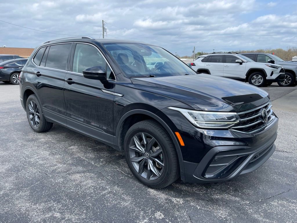 Used 2022 Volkswagen Tiguan SE image 2