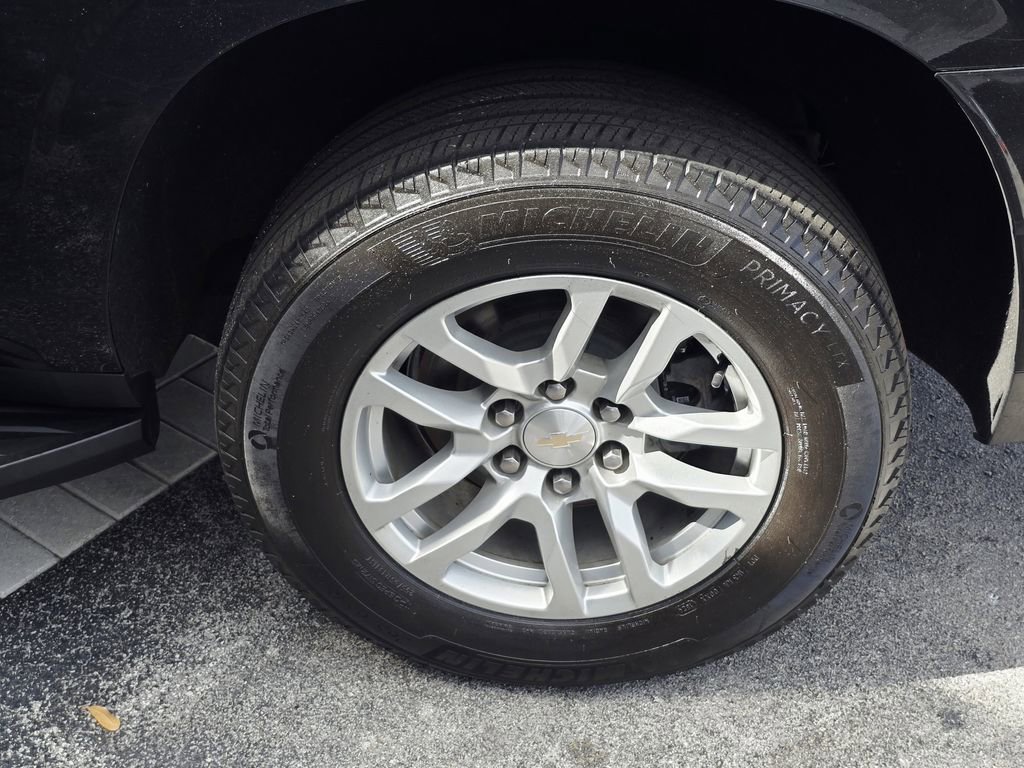 Used 2023 Chevrolet Suburban LT image 7