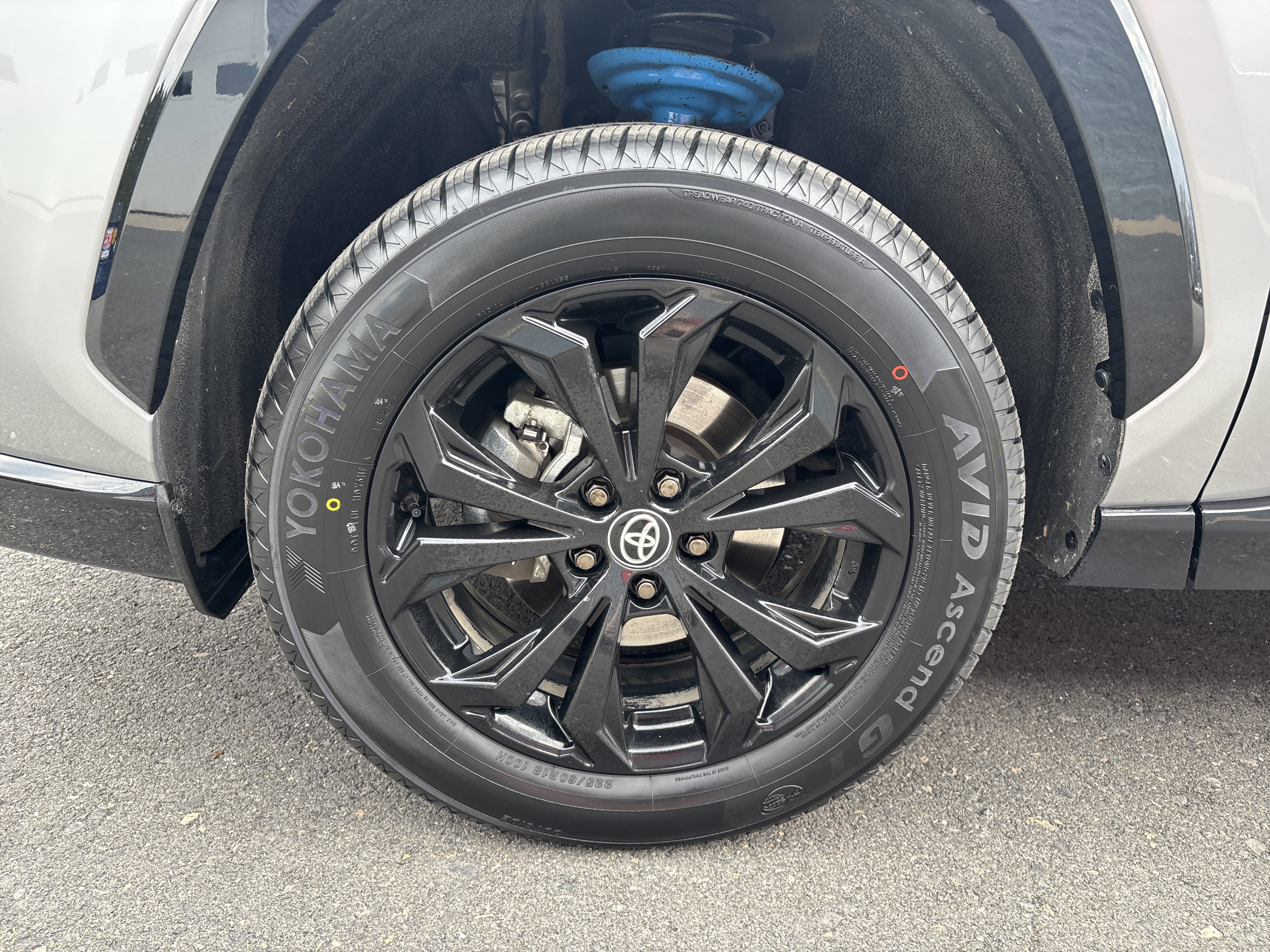 Used 2023 Toyota RAV4 SE w/ Convenience Package image 11