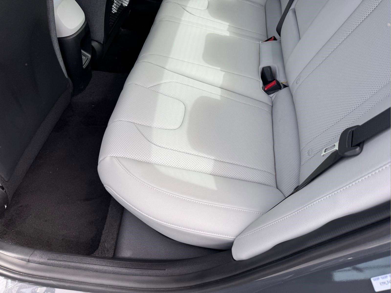 Used 2025 Hyundai Elantra Limited FWD image 9