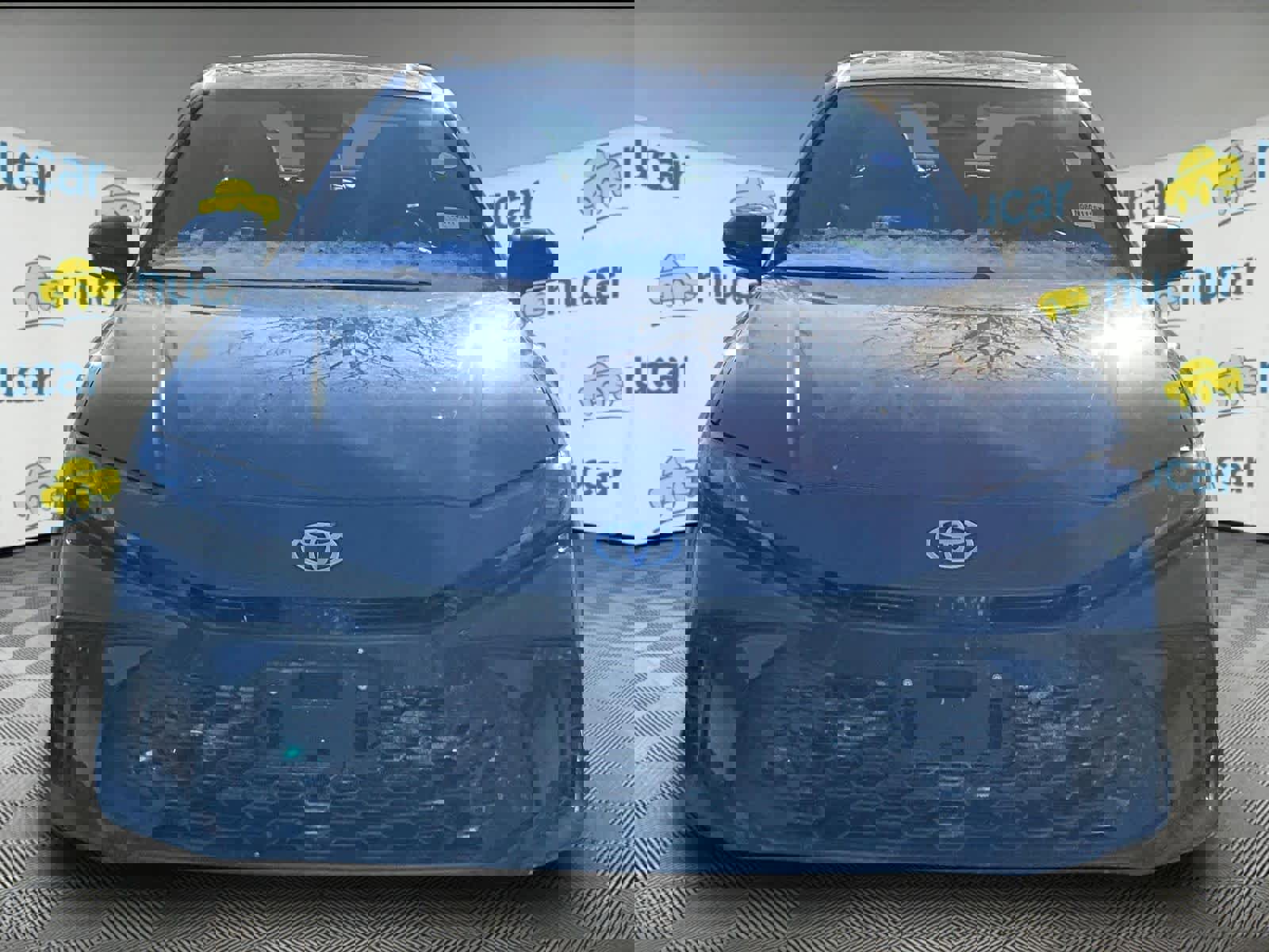 Used 2025 Toyota Camry SE w/ Convenience Package image 2