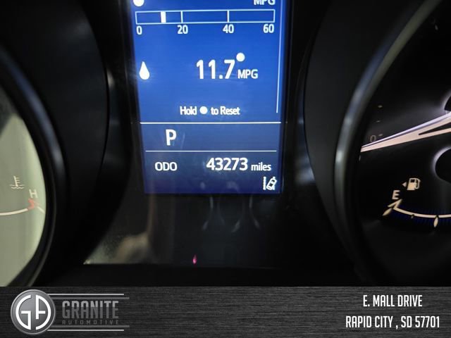 Used 2022 Toyota C-HR XLE image 16