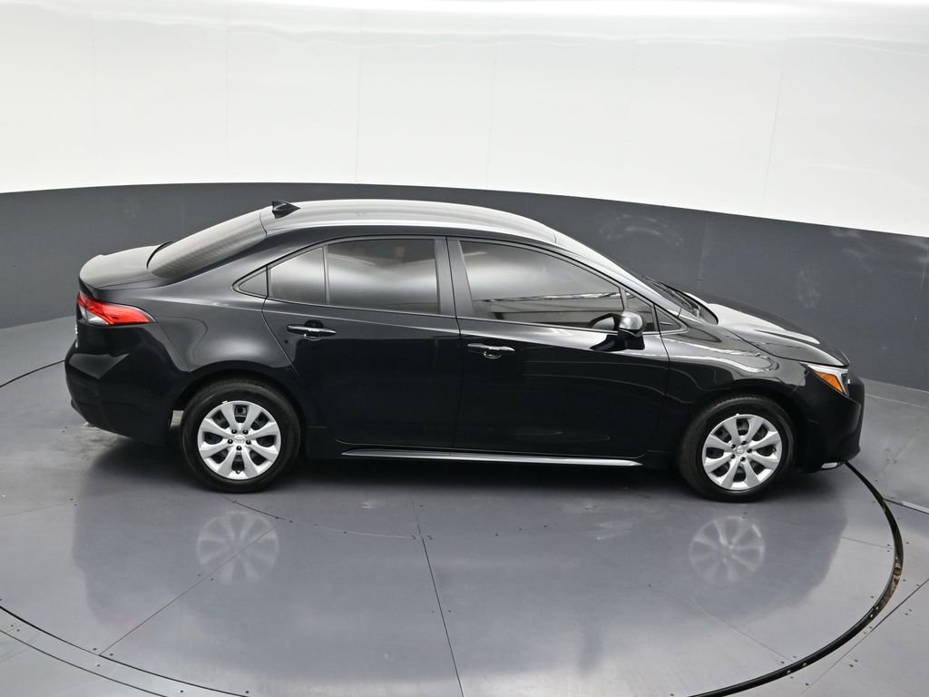 Used 2025 Toyota Corolla LE image 19