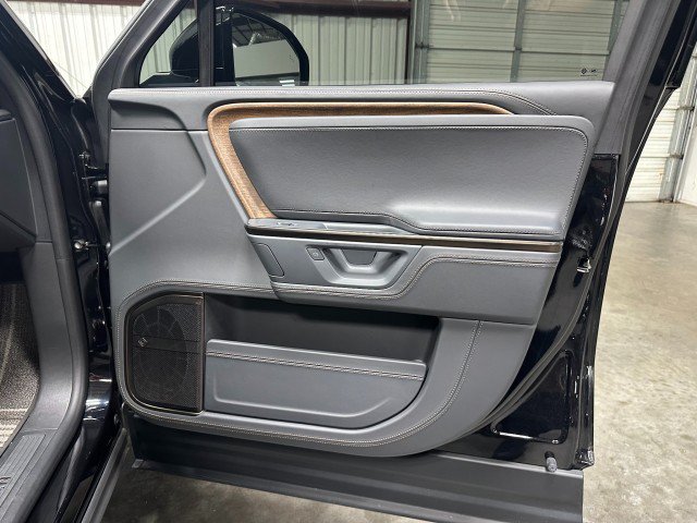 Used 2026 Rivian R1S Premium AWD/4WD image 36