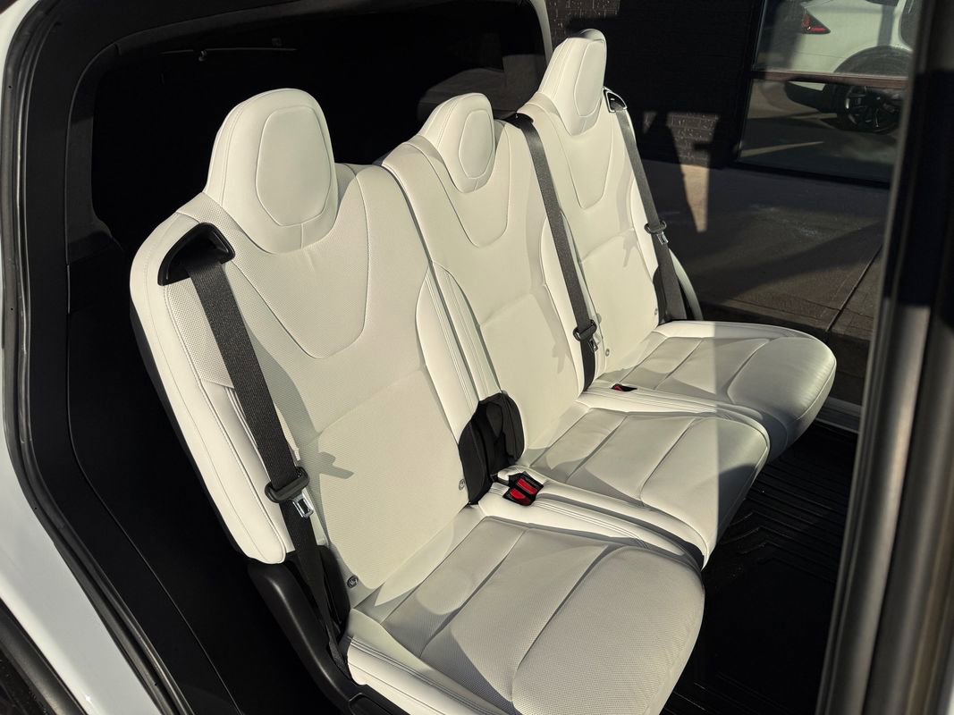 Used 2022 Tesla Model X image 21