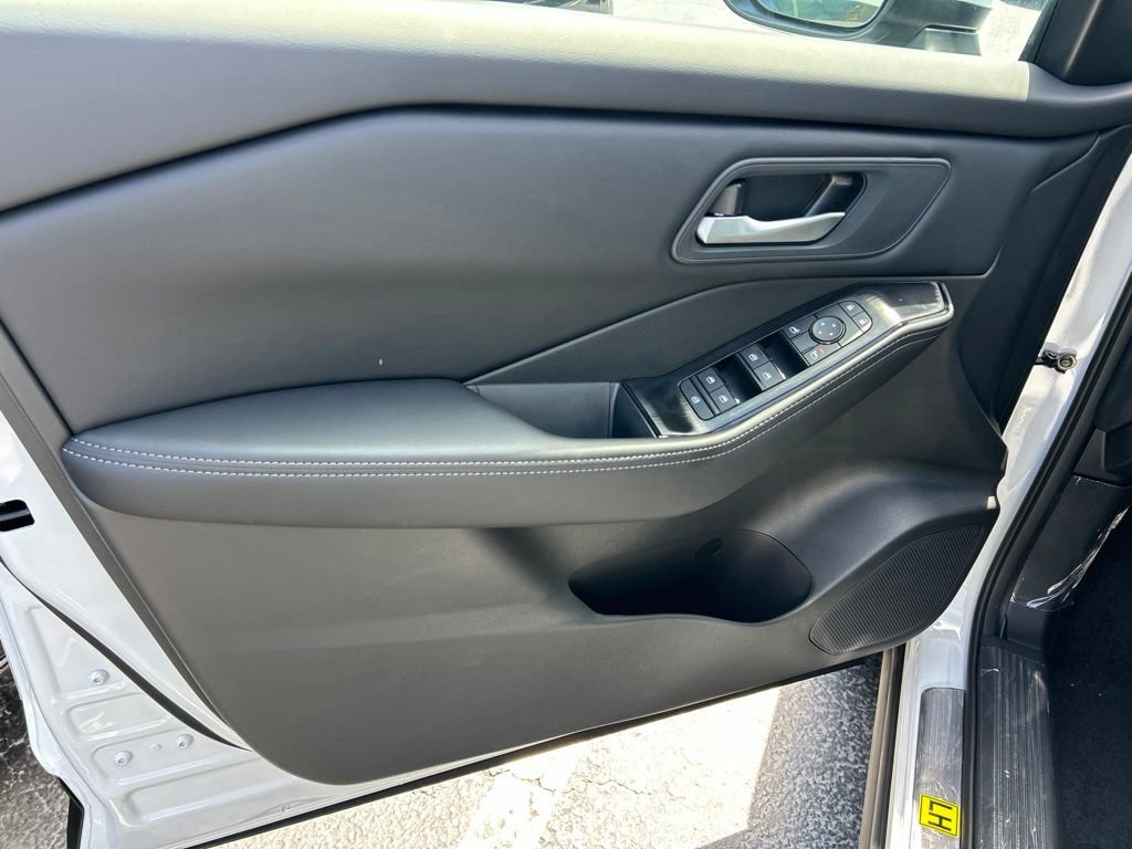 New 2026 Nissan Rogue SV FWD image 18