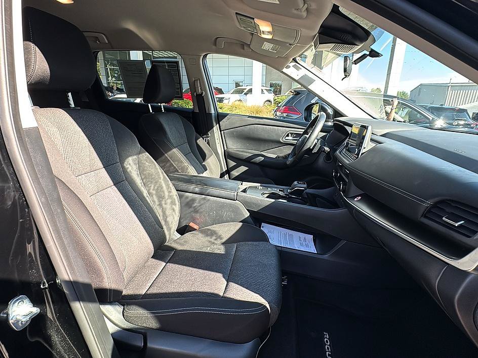 Certified 2025 Nissan Rogue SV FWD image 25