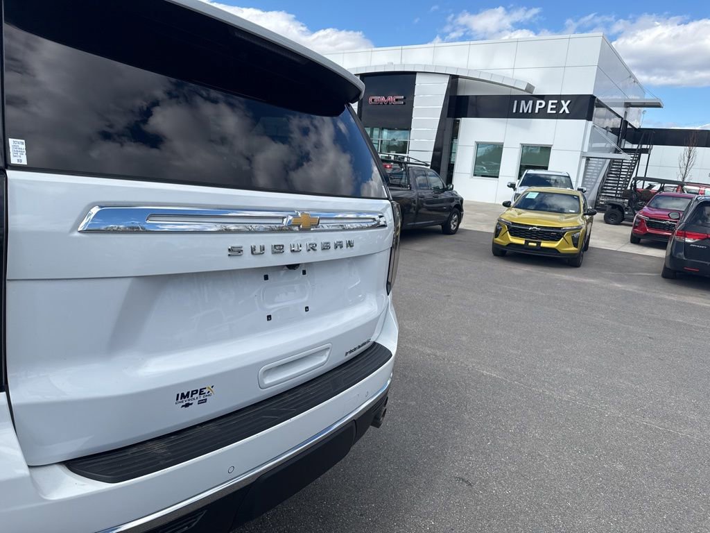 Used 2023 Chevrolet Suburban Premier image 34