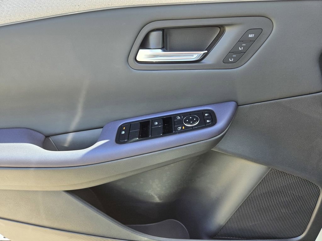 New 2026 Nissan Leaf Platinum+ w/ Illuminated Package FWD image 12