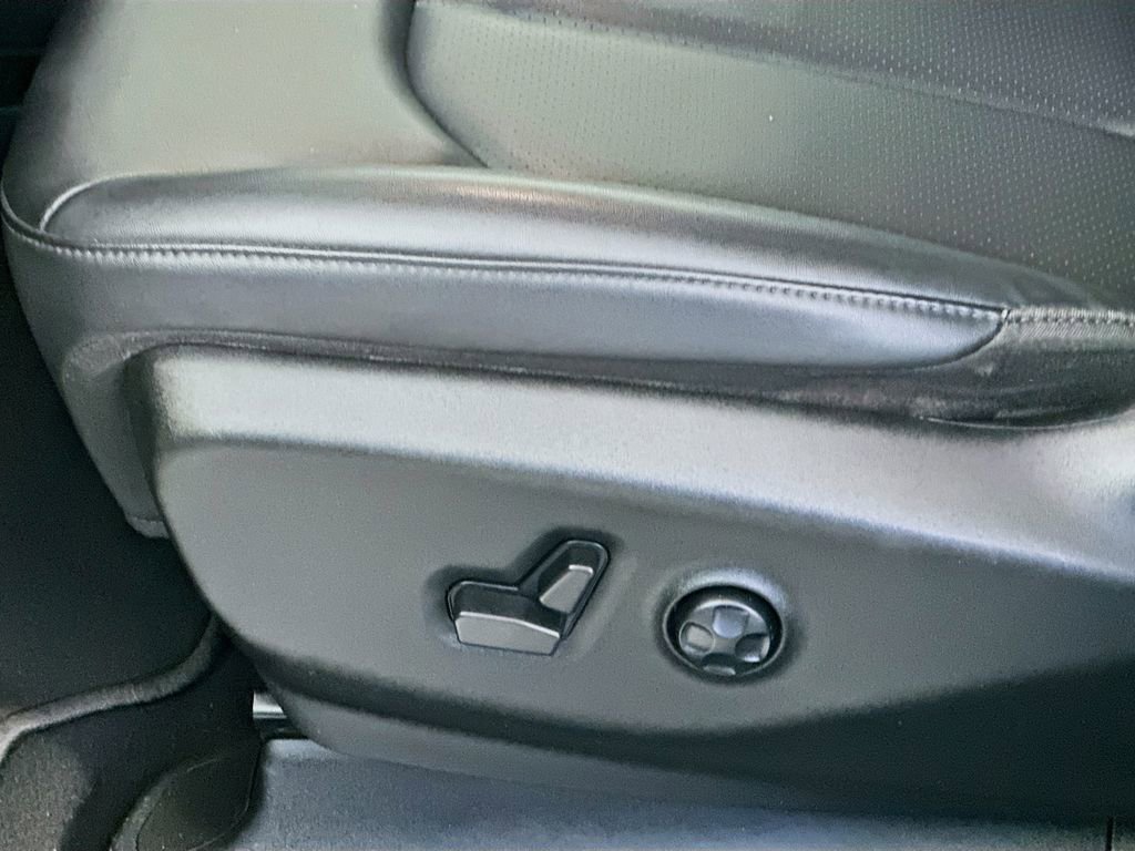 Used 2024 Chrysler Pacifica Touring-L w/ S Appearance Package FWD image 21
