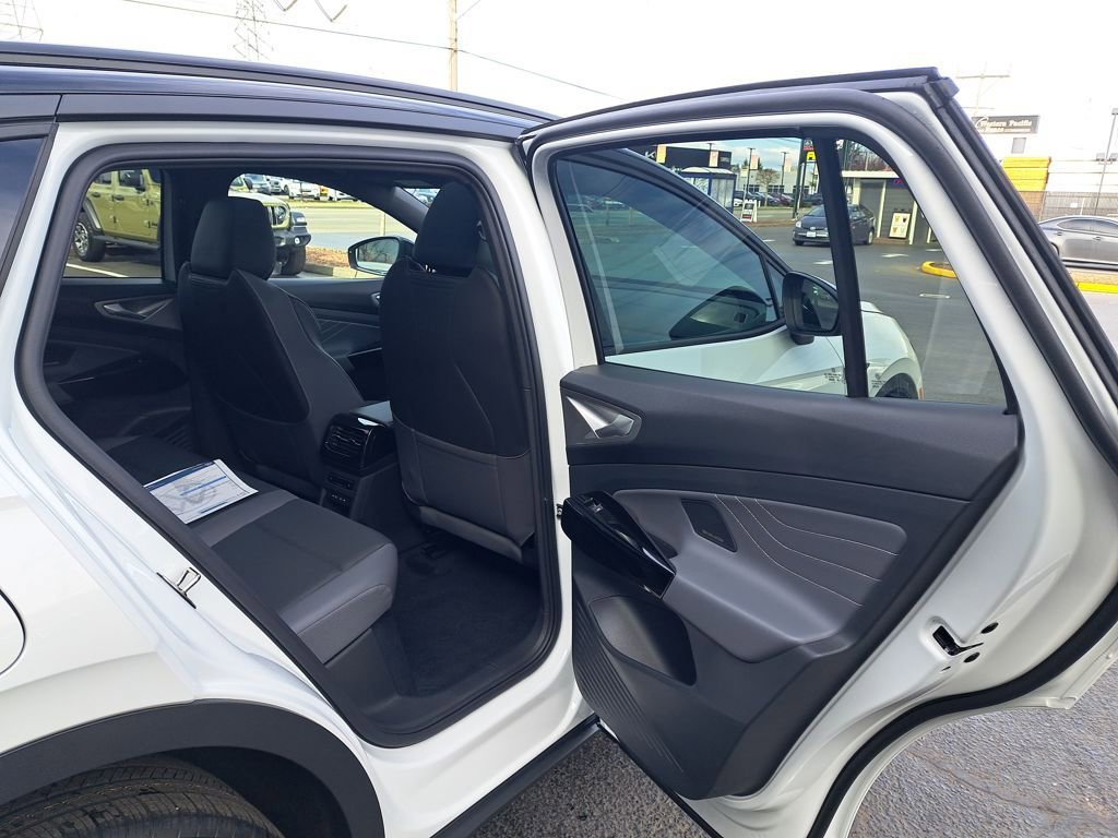 New 2026 Volkswagen ID.4 Pro S Plus image 15