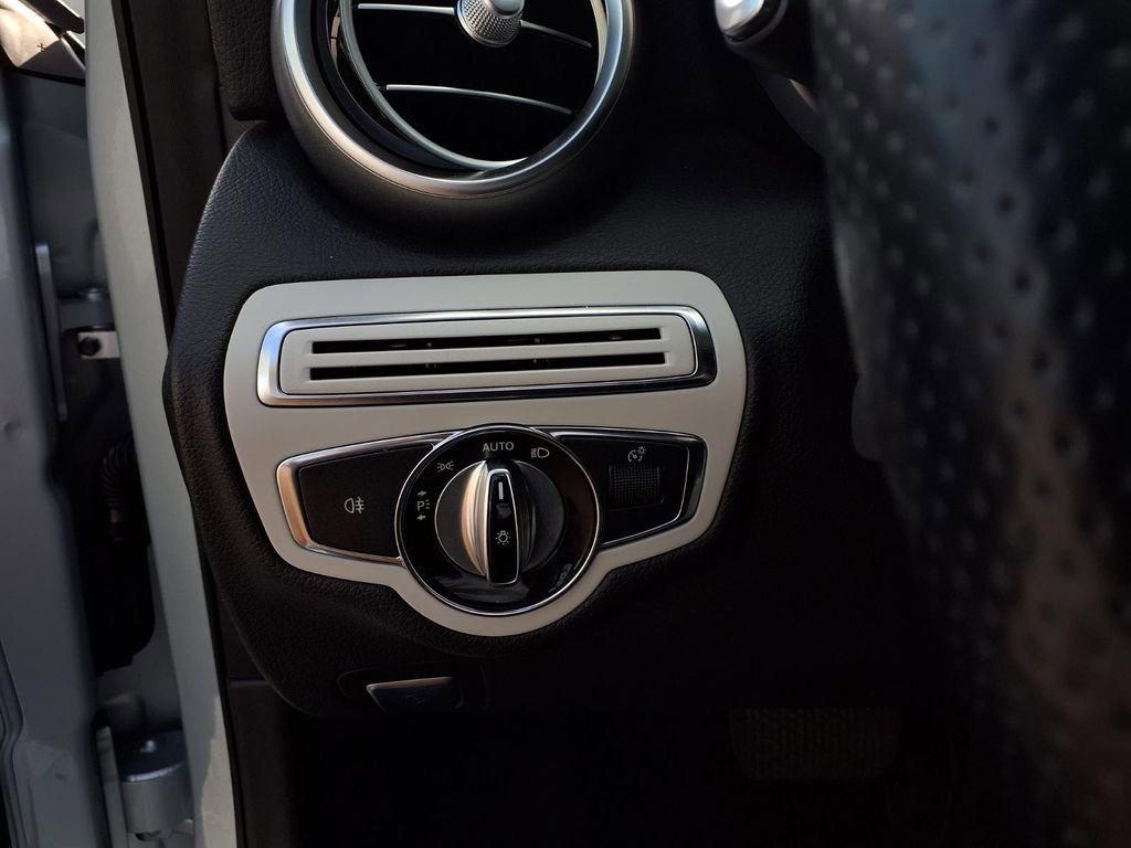 Used 2015 Mercedes-Benz C 300 Sedan image 14