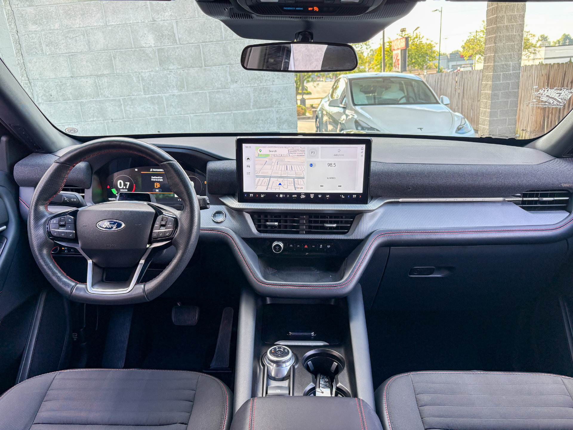 Used 2025 Ford Explorer ST-Line w/ ST-Line Street Pack AWD/4WD image 27