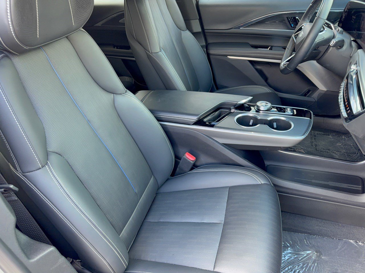 Certified 2024 Cadillac Lyriq Sport RWD image 30