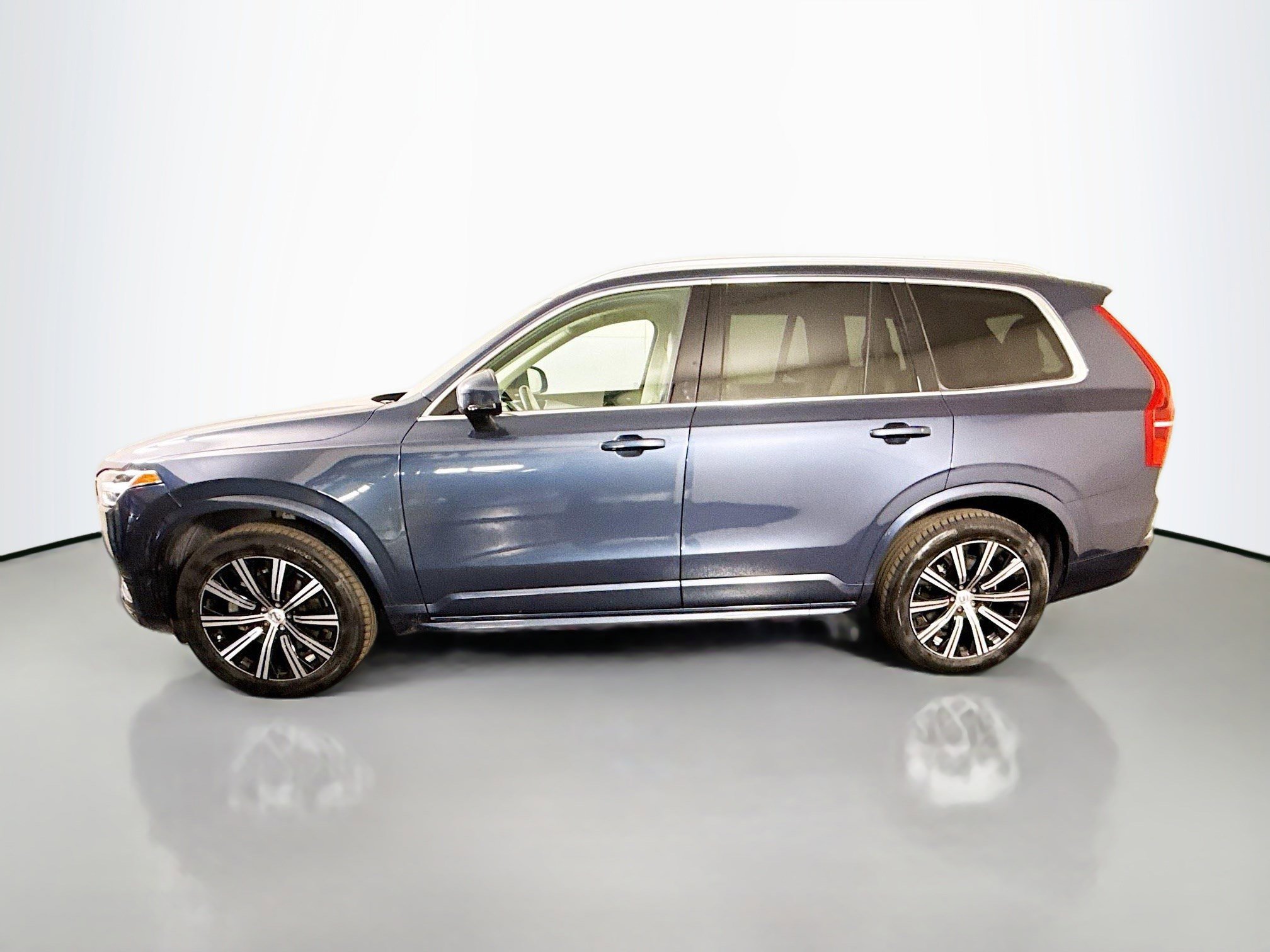 Used 2023 Volvo XC90 B5 Core w/ Protection Package AWD/4WD image 6