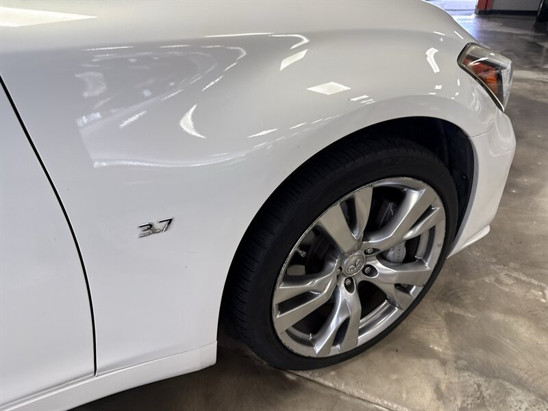 Used 2015 INFINITI Q70 3.7 w/ Sport Package RWD image 9