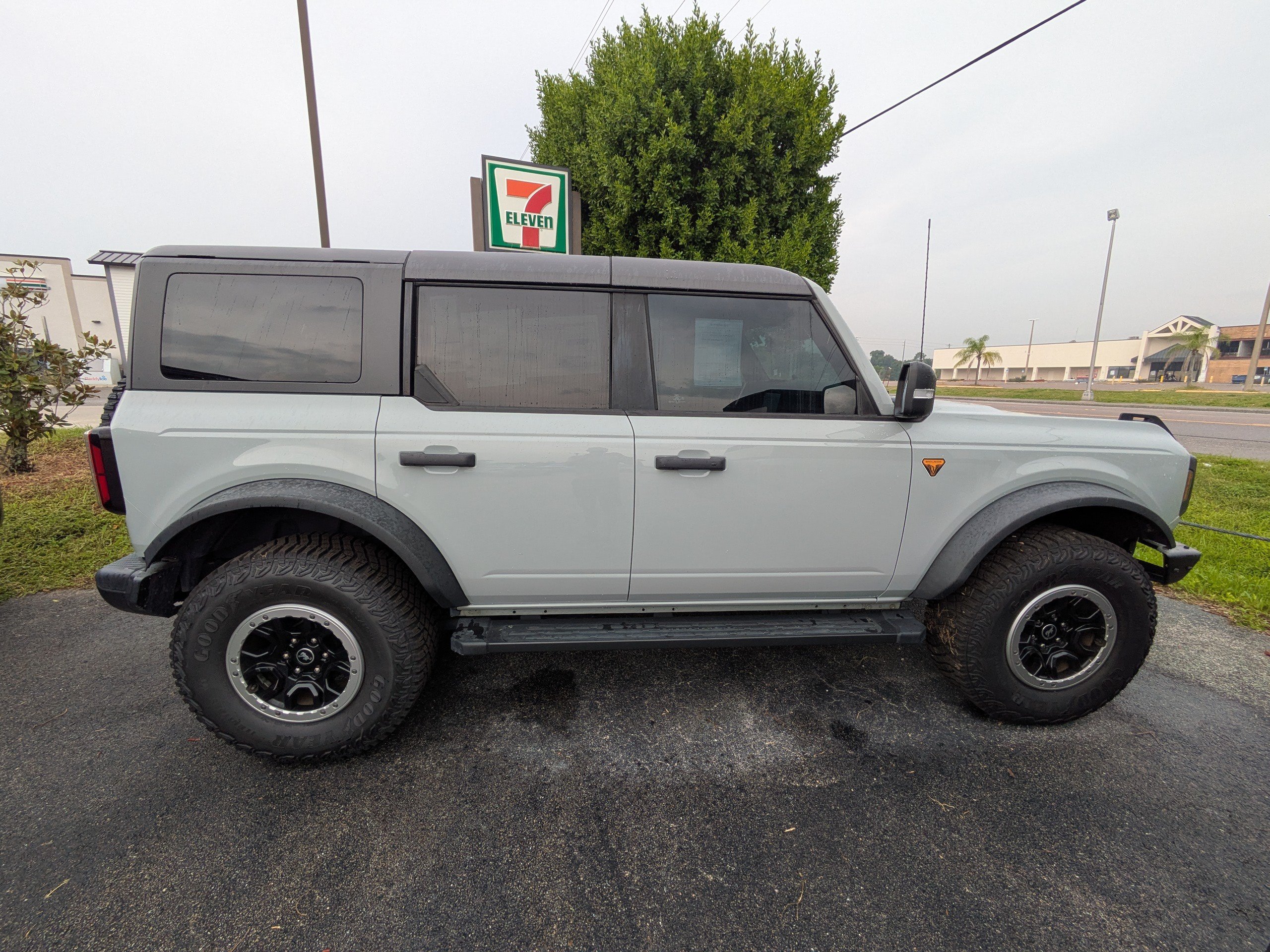 Used 2022 Ford Bronco Badlands AWD/4WD image 3