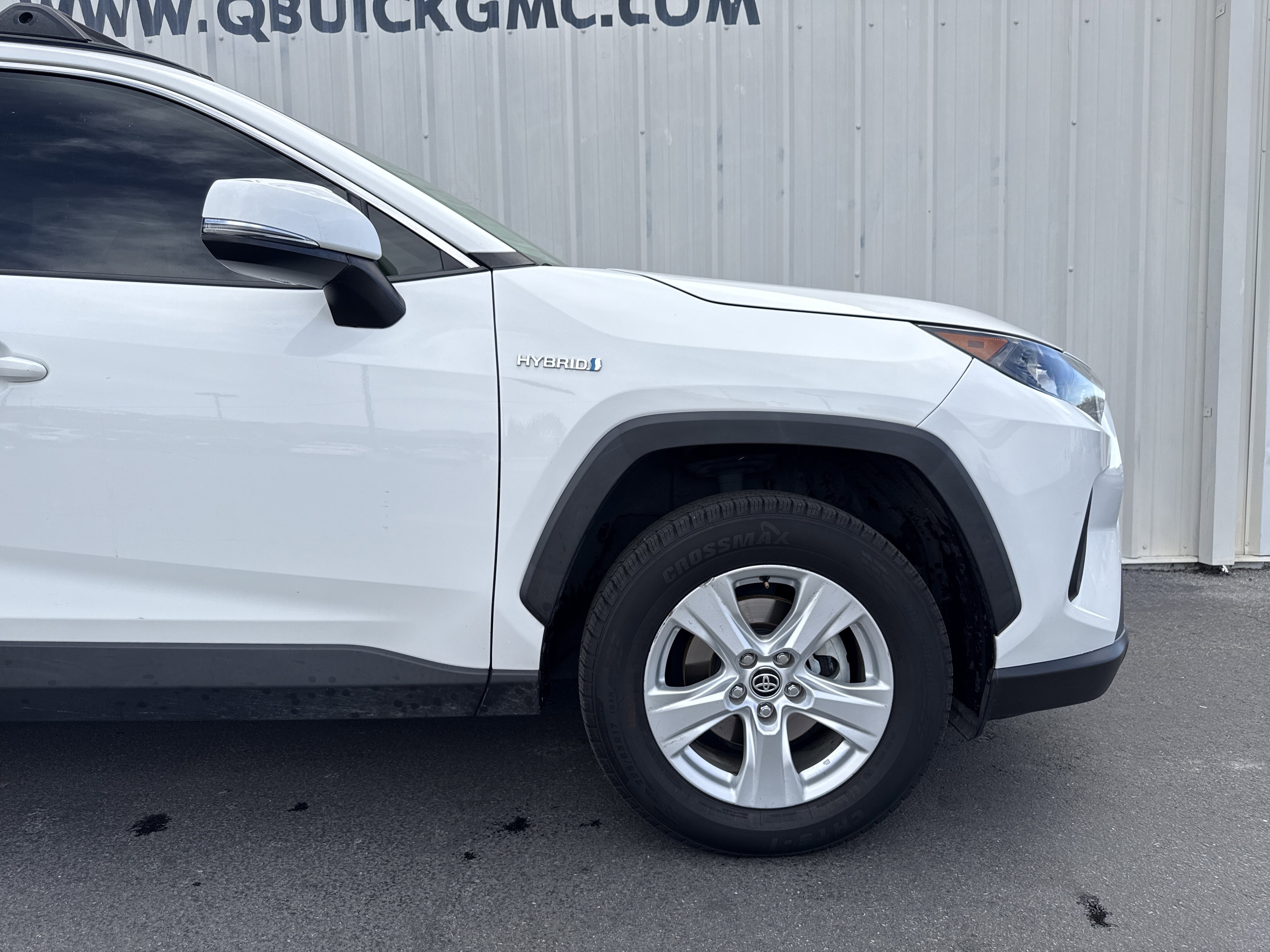 Used 2020 Toyota RAV4 LE image 25