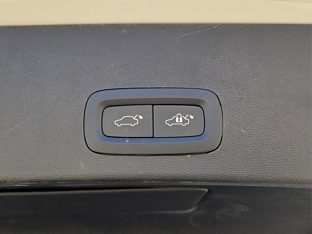 Used 2023 Volvo XC40 Recharge Plus w/ Protection Package Premier image 14