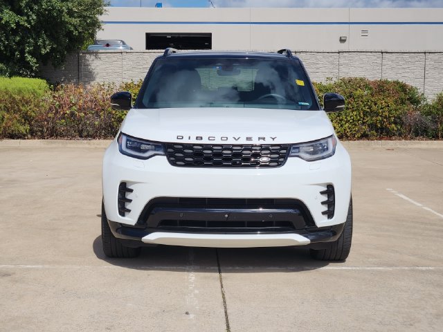 Used 2024 Land Rover Discovery Dynamic SE AWD/4WD image 2