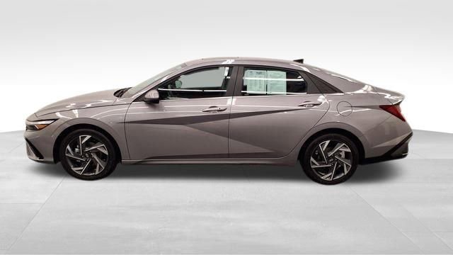 Used 2025 Hyundai Elantra SEL image 6