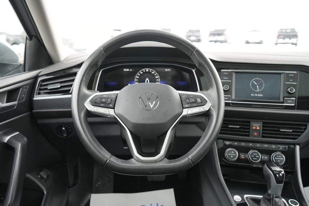 Used 2023 Volkswagen Jetta SE w/ Panoramic Sunroof Package image 16