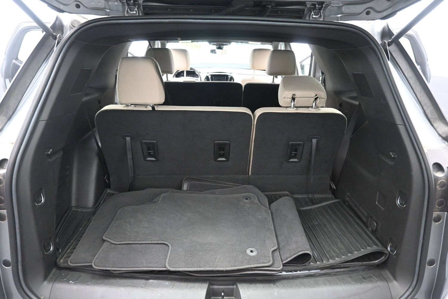 Used 2023 Chevrolet Traverse LS AWD/4WD image 12