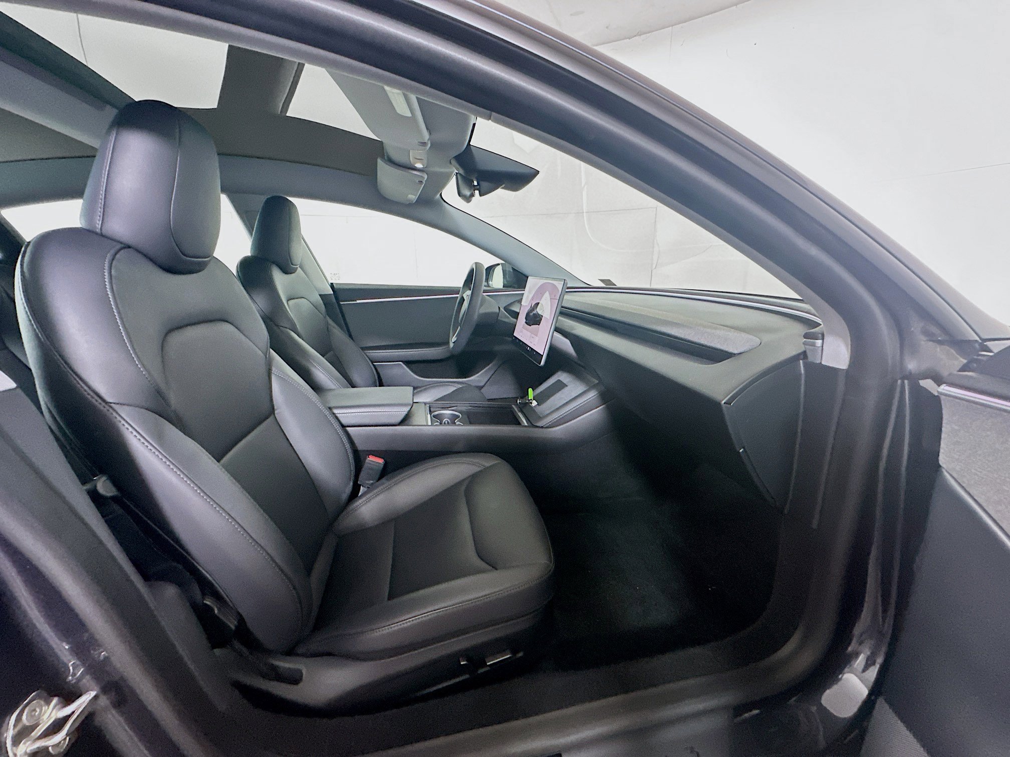 Used 2024 Tesla Model 3 Standard Range RWD image 31