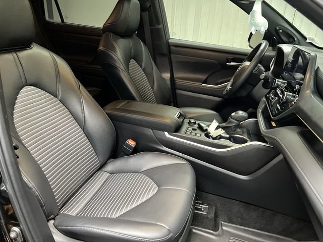 Used 2024 Toyota Highlander XSE AWD/4WD image 28