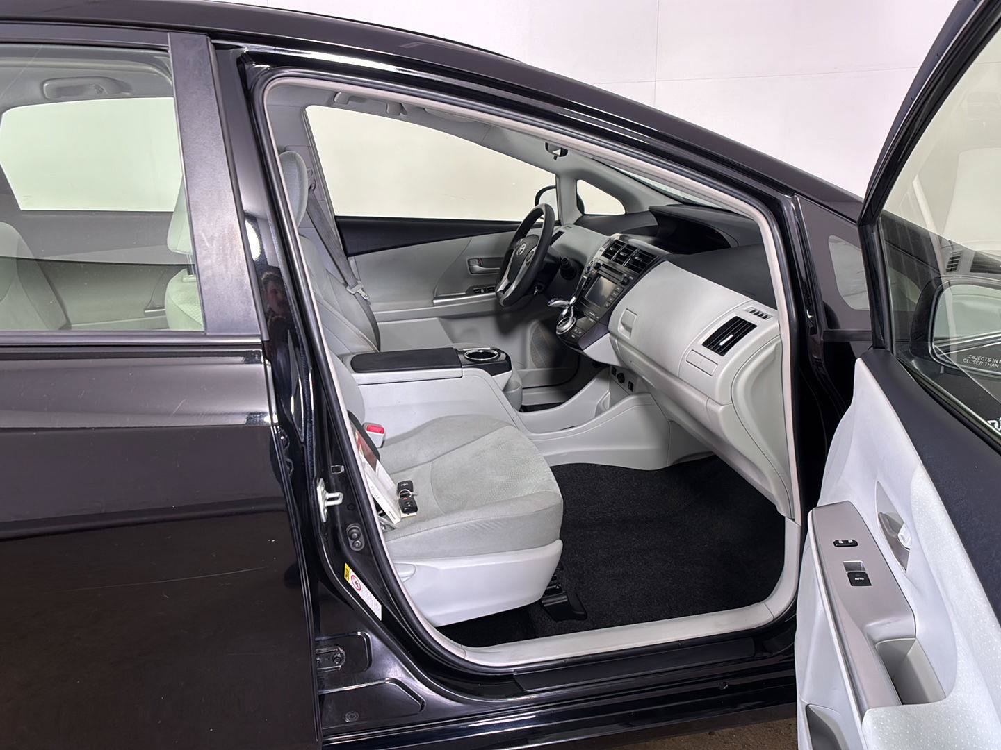 Used 2014 Toyota Prius V Three FWD image 21