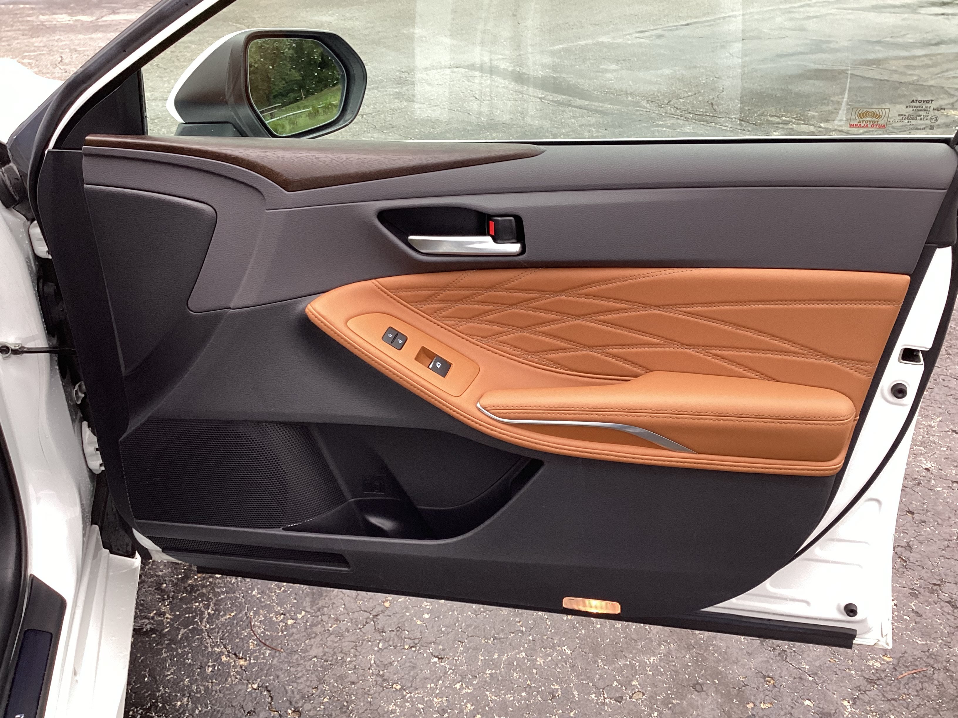 Certified 2019 Toyota Avalon Limited w/ All Weather Liner Package FWD image 11