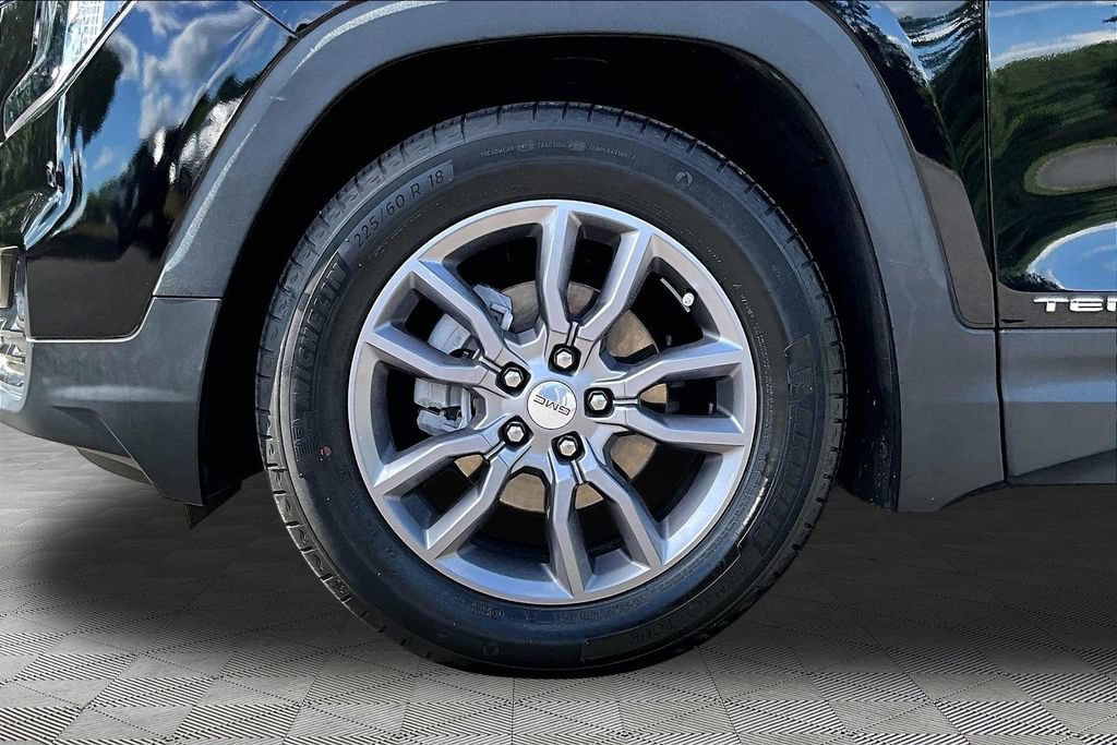 Used 2023 GMC Terrain SLT w/ LPO, Floor Liner Package FWD image 24