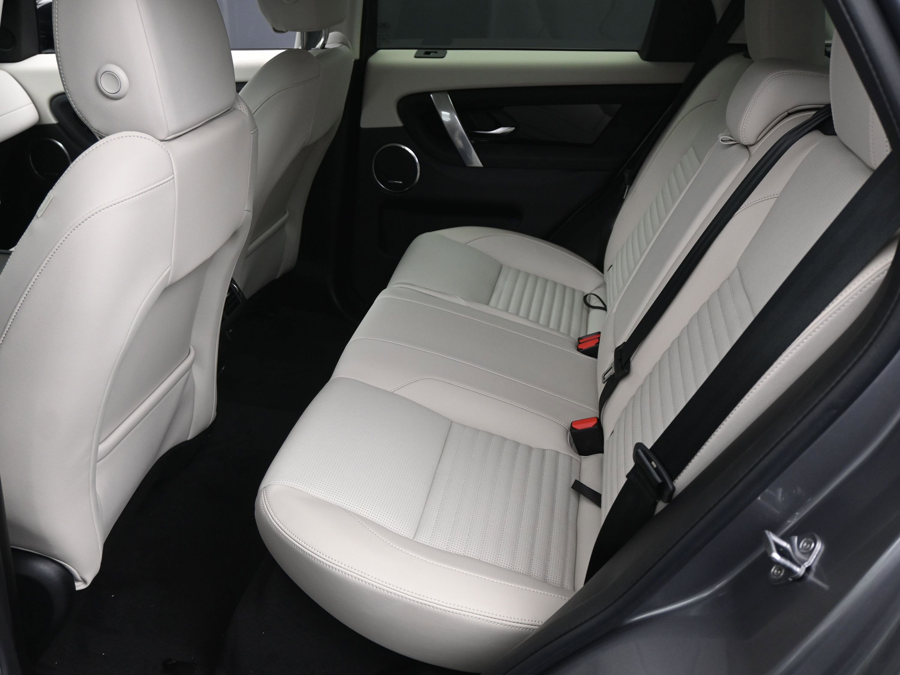 New 2025 Land Rover Discovery Sport S image 6