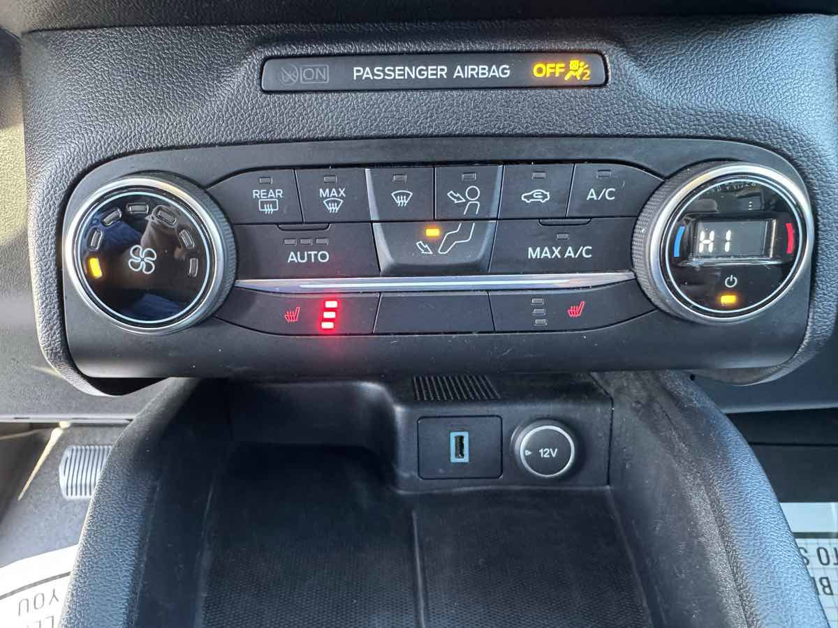 Used 2020 Ford Escape SE image 16