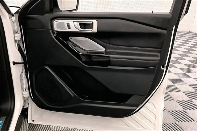 Used 2024 Ford Explorer Platinum w/ Technology Package image 18