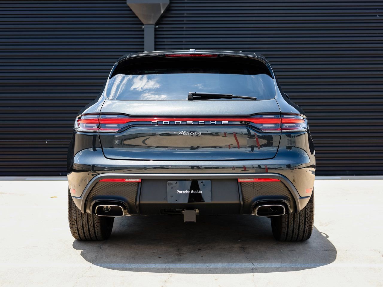 Certified 2025 Porsche Macan image 6
