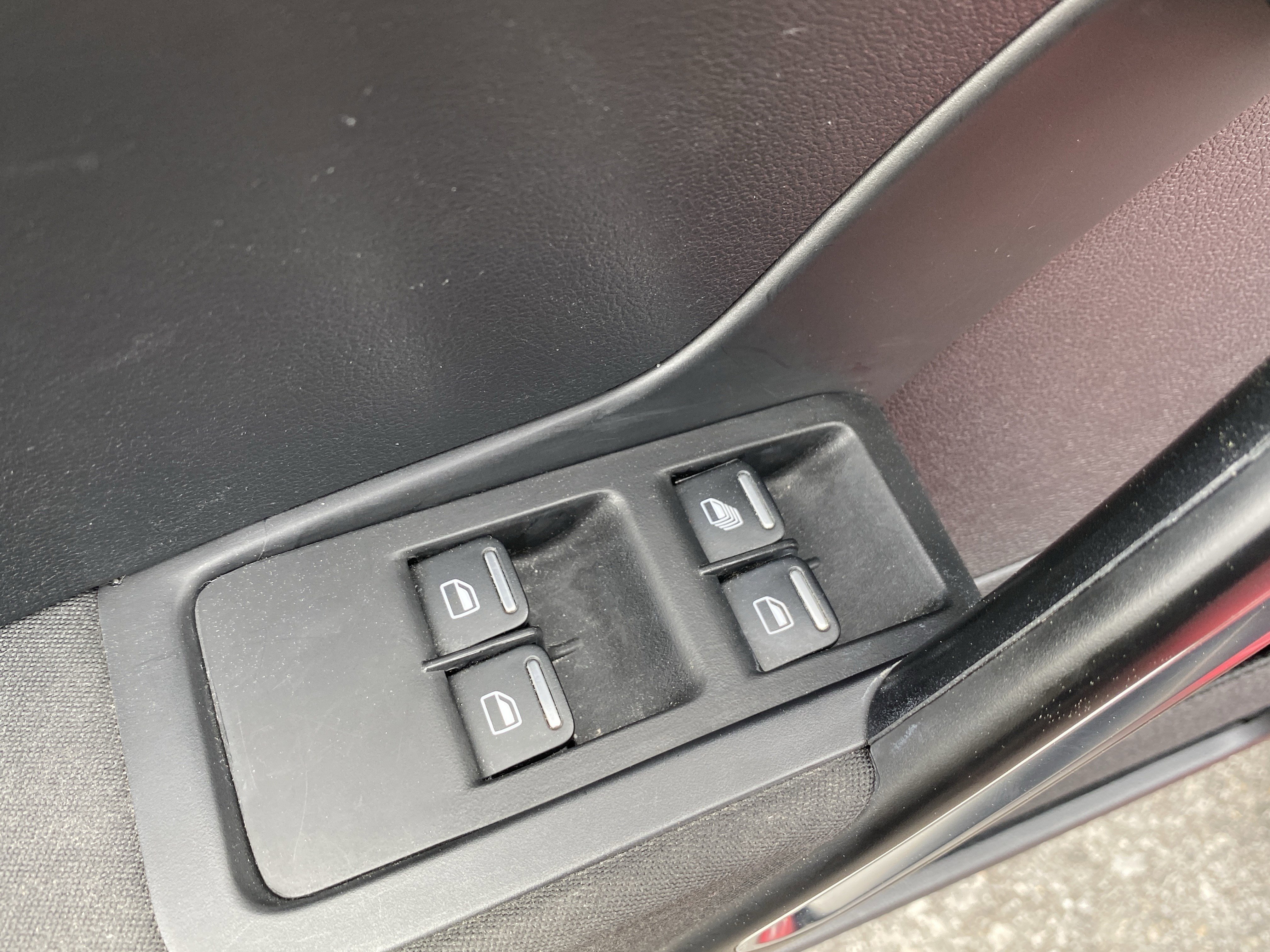 Used 2018 Volkswagen Beetle 2.0T Coast w/ Coast Lighting Package image 25