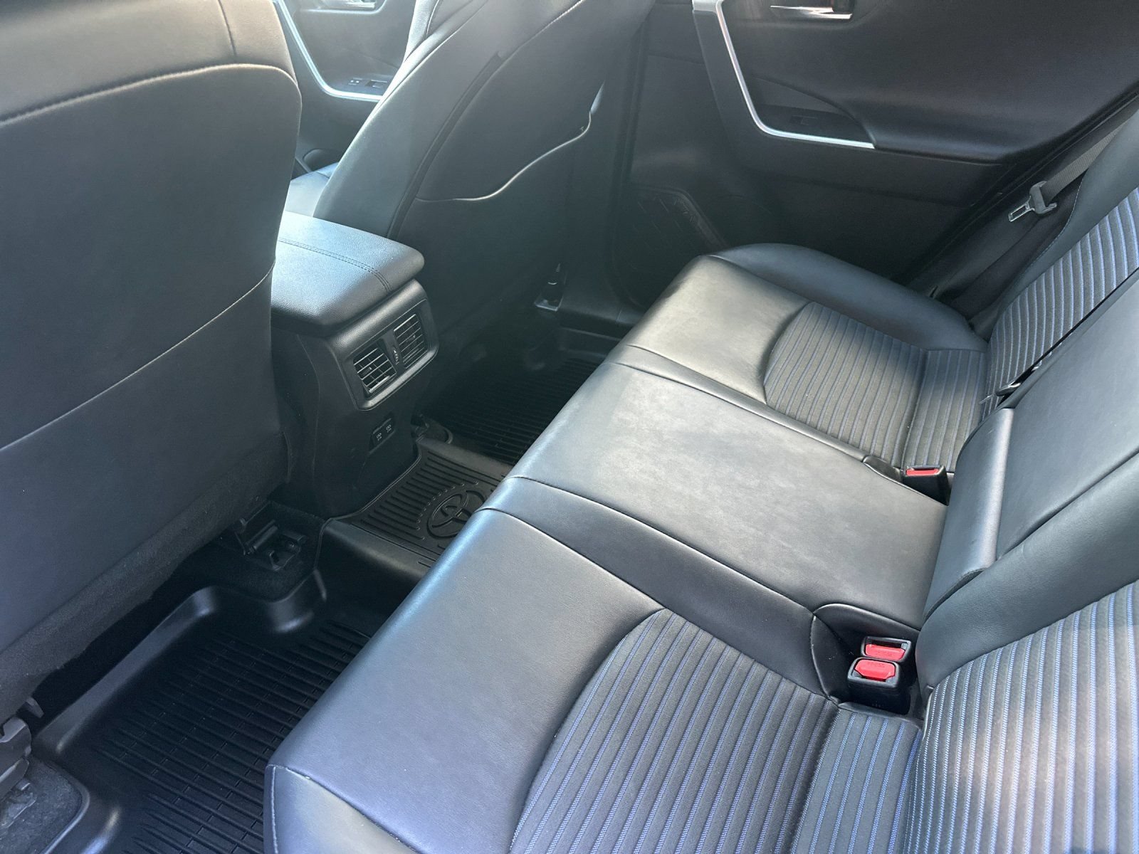 Used 2021 Toyota RAV4 XSE w/ XSE Grade Weather Package AWD/4WD image 12
