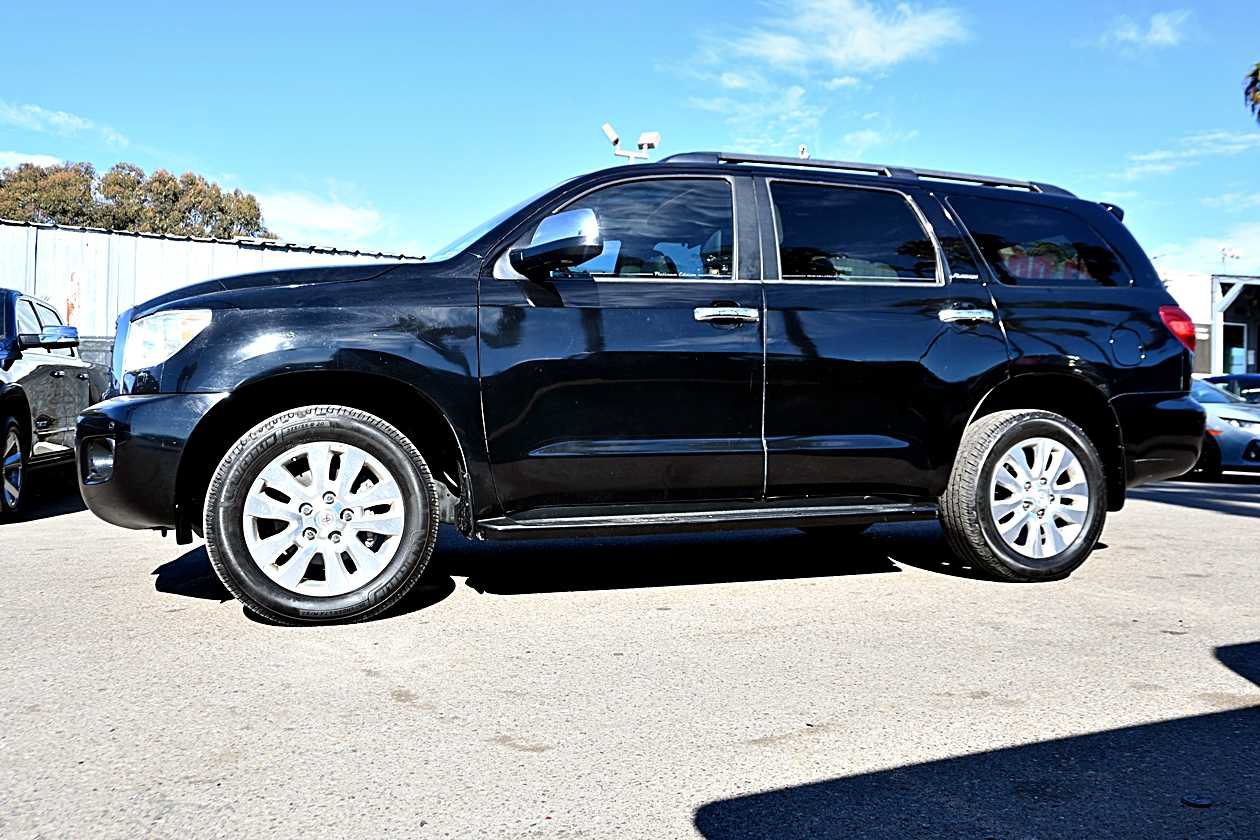 Used 2013 Toyota Sequoia Platinum AWD/4WD image 4