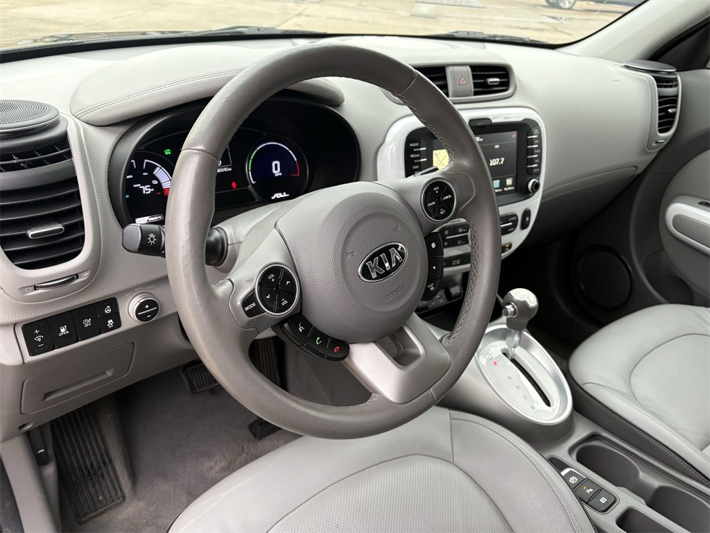 Used 2017 Kia Soul EV + w/ Sun & Fun Package image 14