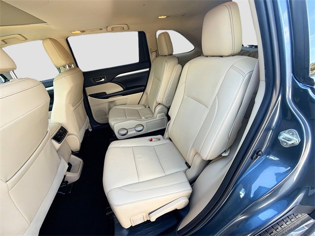 Used 2019 Toyota Highlander XLE image 21