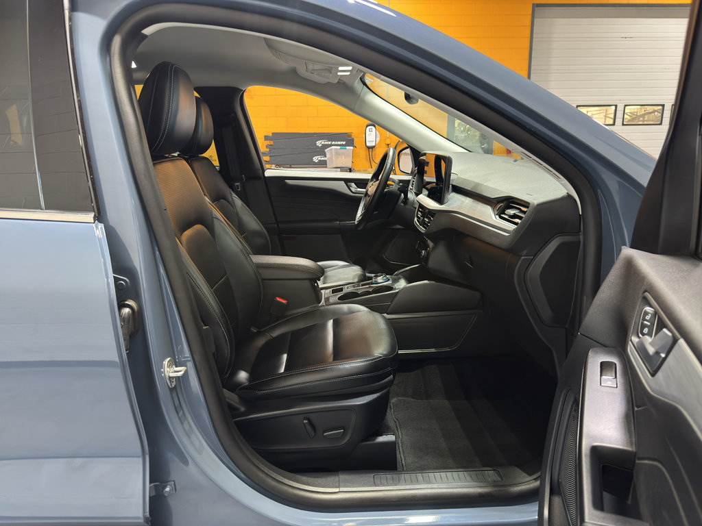 Used 2025 Ford Escape Platinum image 19