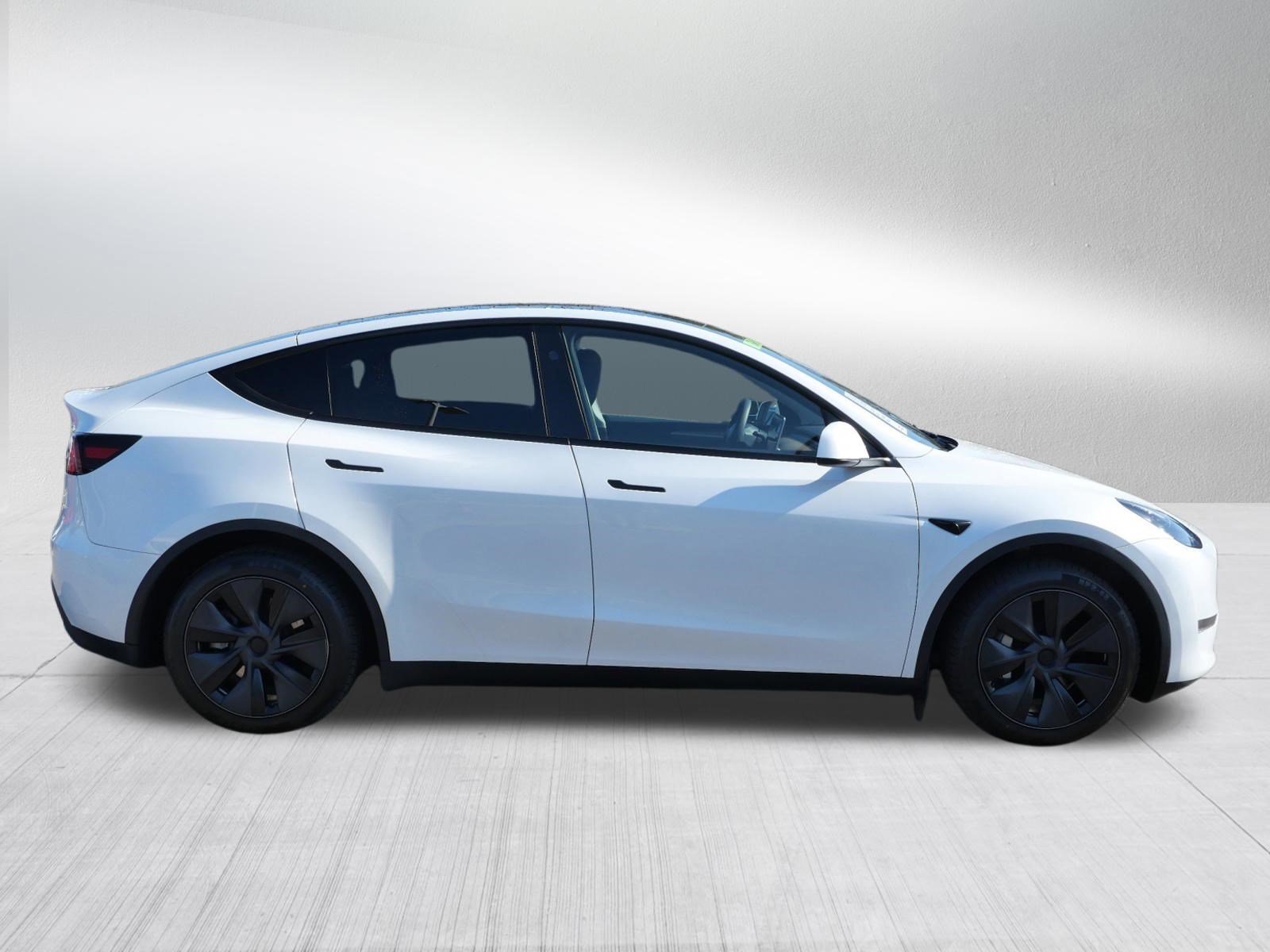 Used 2024 Tesla Model Y Long Range image 8